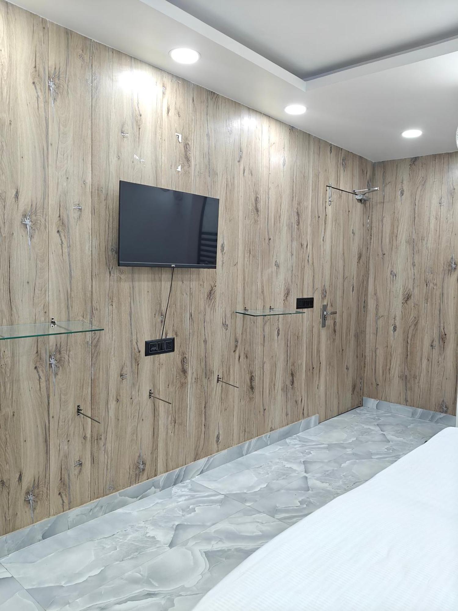 Hotel Love Inn Lucknow Buitenkant foto